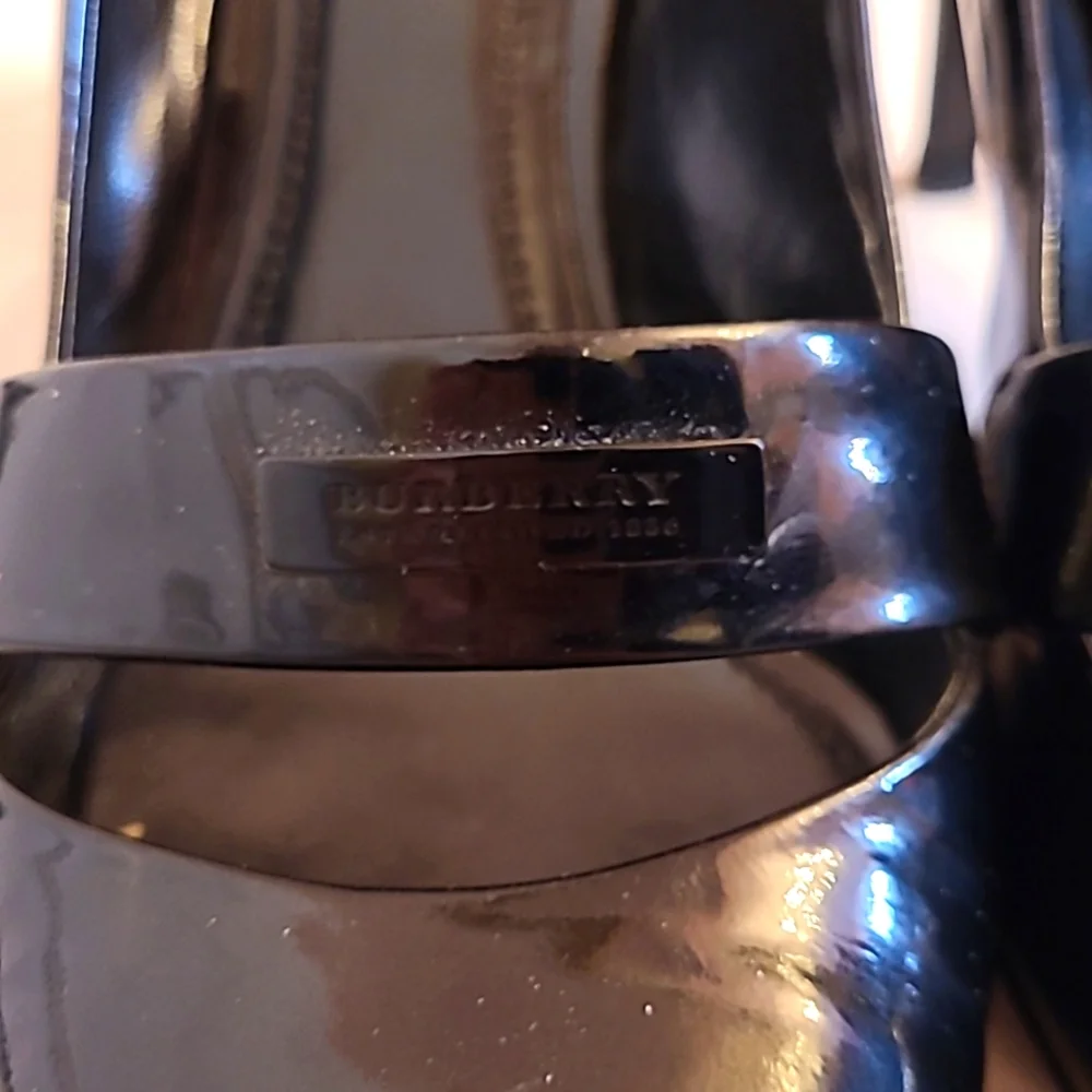 BURBERRY black patent leather heels